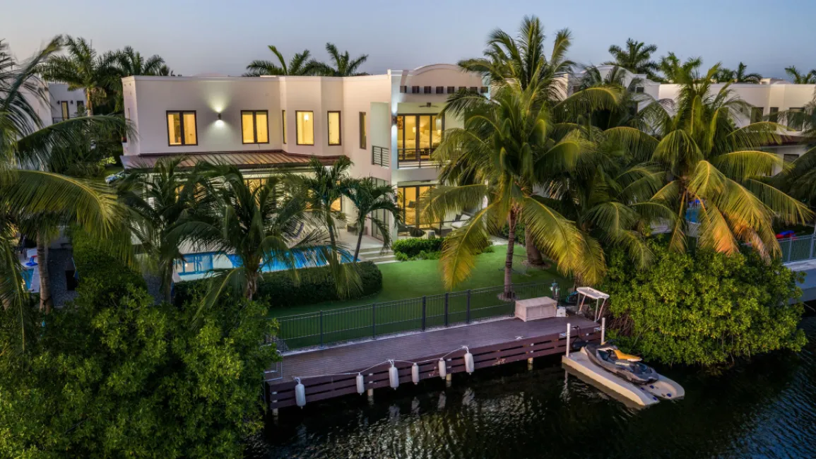 CYPRESS POINTE NORTH STAND ALONE EXECUTIVE RESIDENCE