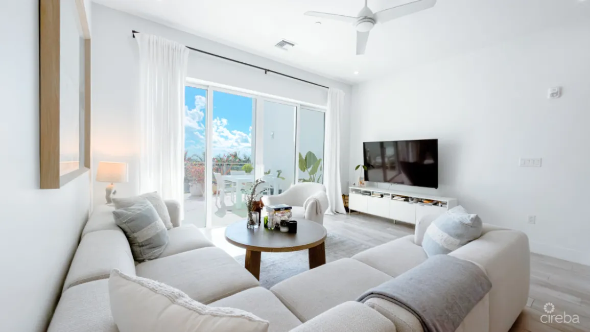 AURA TOWNHOUSE 2 BED PLUS DEN
