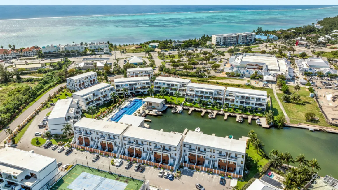 ARVIA 3 BEDROOM CANAL VIEW WITH BOATSLIP