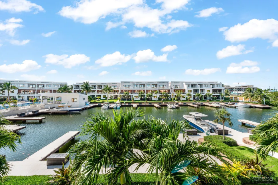 ARVIA 3 BEDROOM CANAL VIEW WITH BOATSLIP