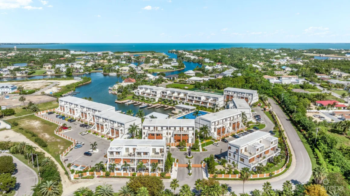 ARVIA 3 BEDROOM CANAL VIEW WITH BOATSLIP