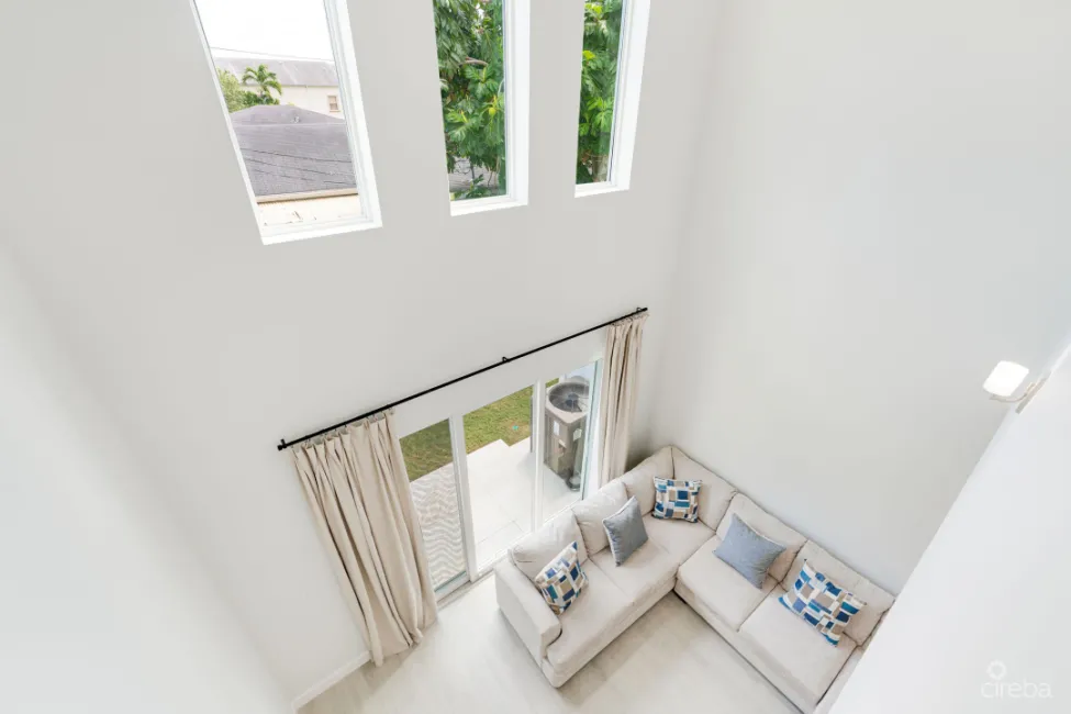 SPACIOUS & MODERN 3 BR TOWNHOME - EXCELLENT LOCATION!