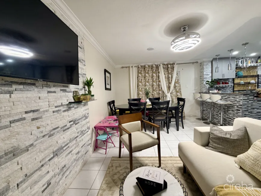 TROPICAL HAVEN - REMODELLED 3 BEDROOM CONDO!