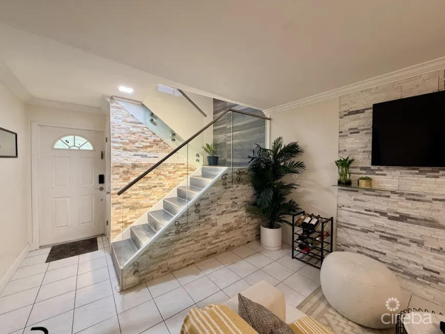 TROPICAL HAVEN - REMODELLED 3 BEDROOM CONDO!