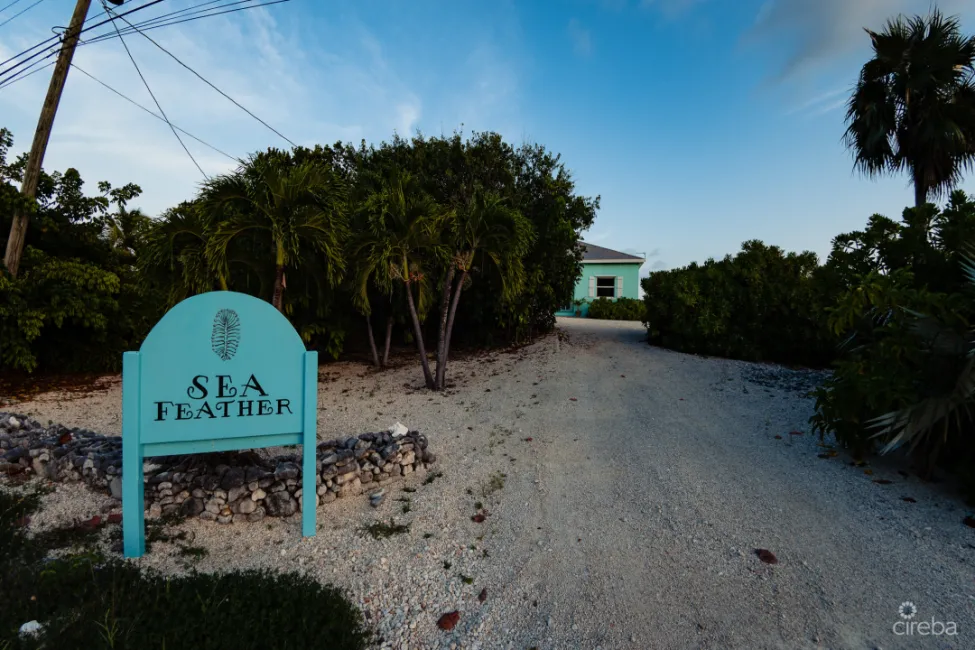 OCEAN FRONT 3 BEDROOM VILLA CAYMAN BRAC