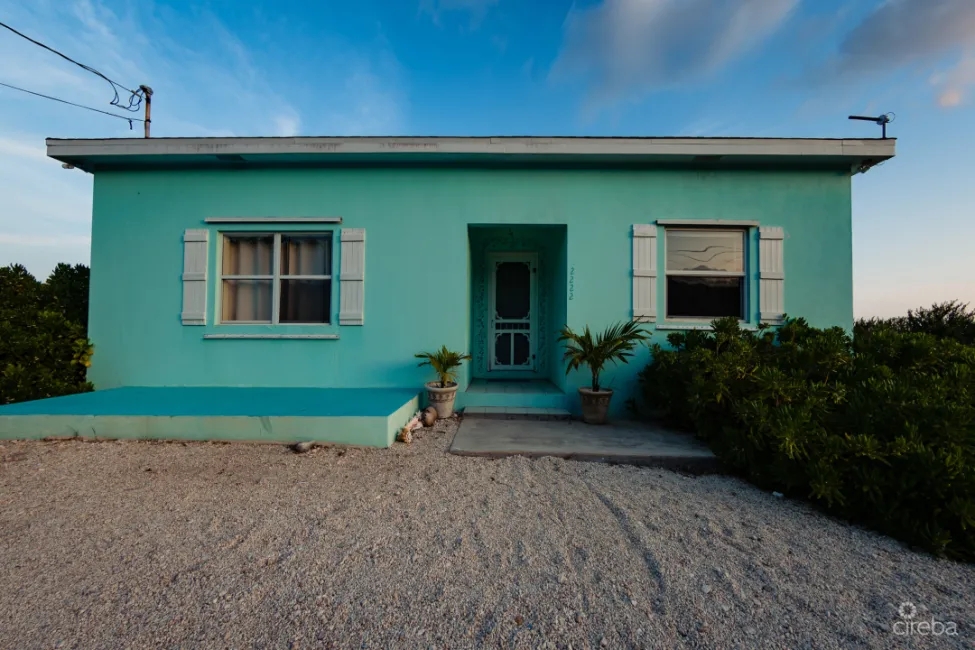 OCEAN FRONT 3 BEDROOM VILLA CAYMAN BRAC