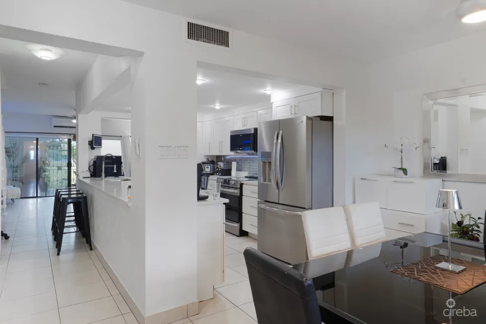 LIME TREE BAY TOWNHOUSE 2 BED 2.5 BATH SMB CORRIDOR