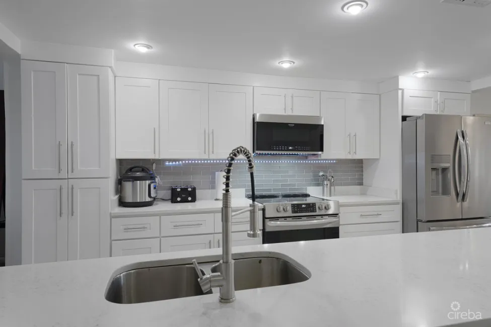 LIME TREE BAY TOWNHOUSE 2 BED 2.5 BATH SMB CORRIDOR