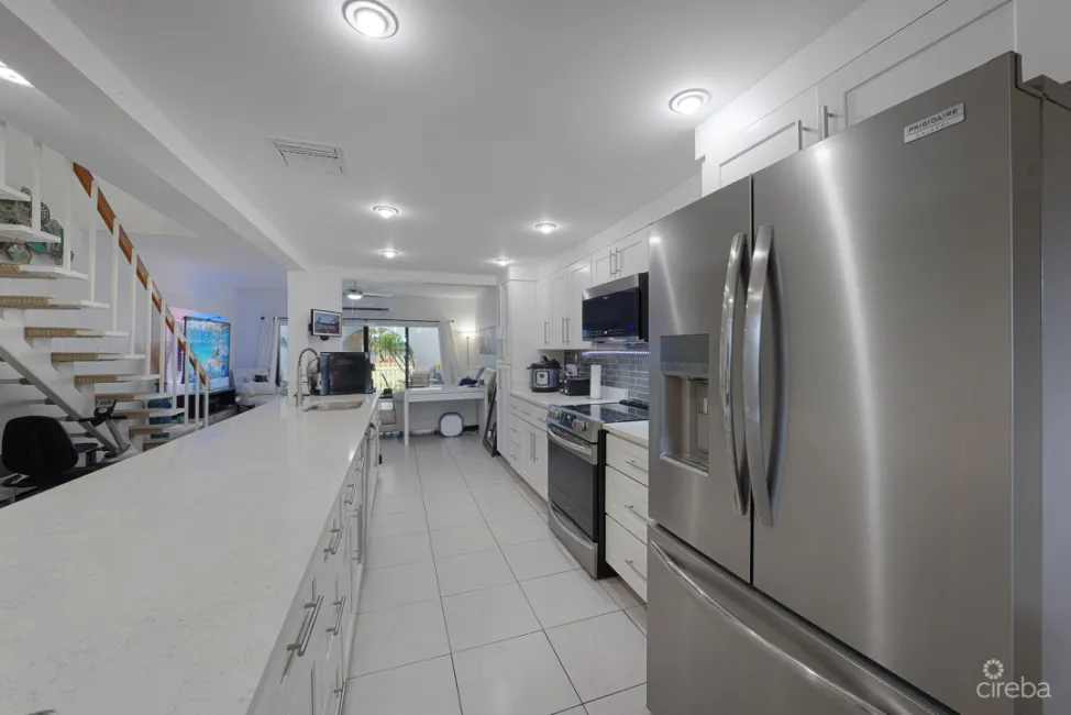 LIME TREE BAY TOWNHOUSE 2 BED 2.5 BATH SMB CORRIDOR