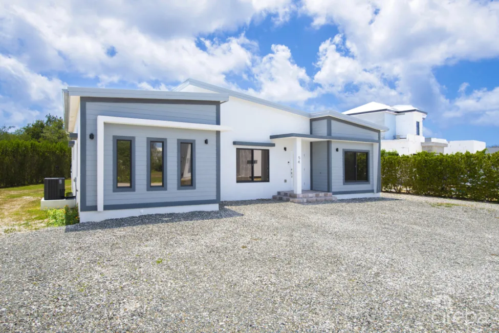 MODERN 3 BED, 3 BATH SINGLE FAMILY HOME. WITH ADDED OFFICE/DEN.