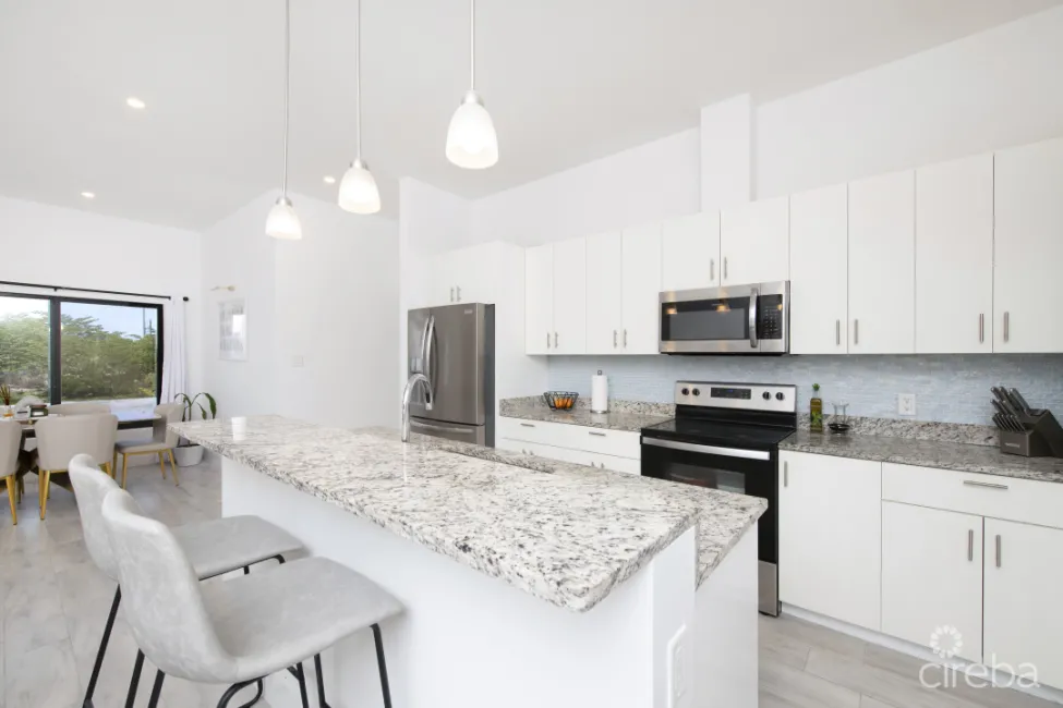 MODERN 3 BED, 3 BATH SINGLE FAMILY HOME. WITH ADDED OFFICE/DEN.