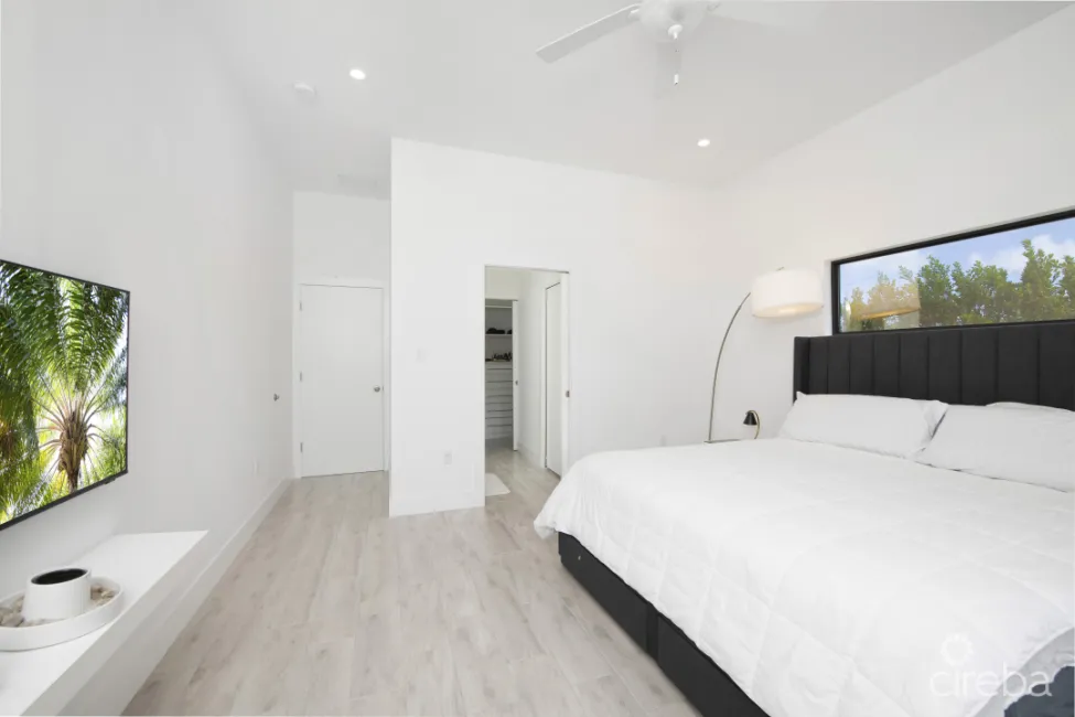 MODERN 3 BED, 3 BATH SINGLE FAMILY HOME. WITH ADDED OFFICE/DEN.