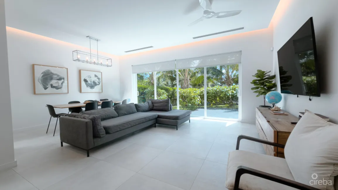 SOLARA, SEVEN MILE BEACH