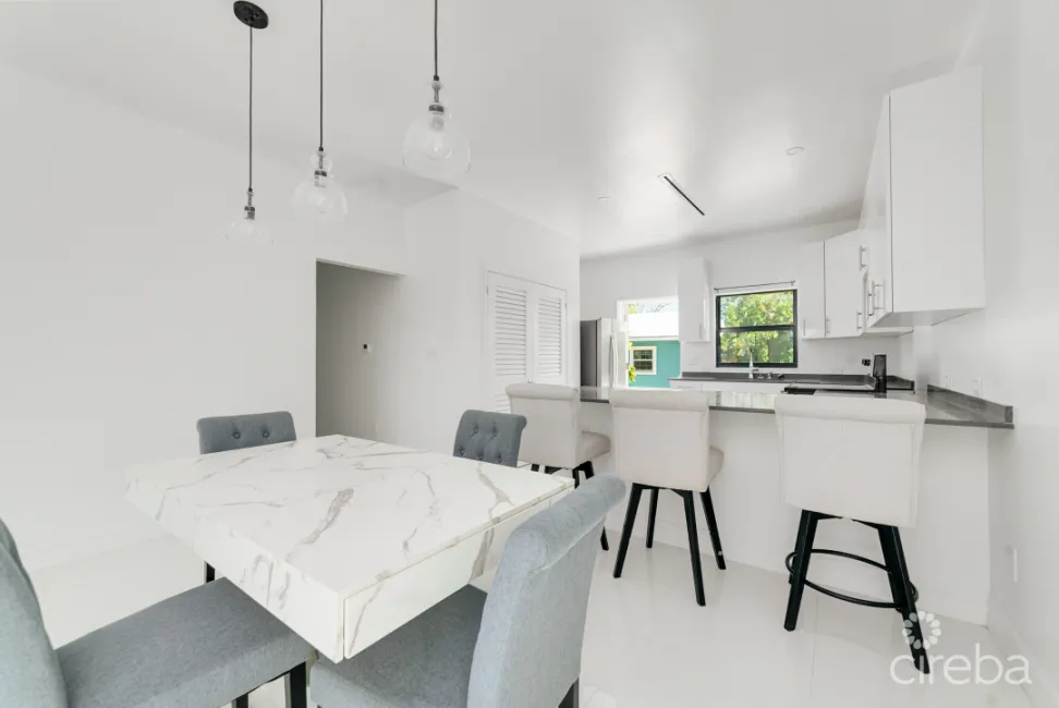 HYRE VIEW - 3 BED, 2 BATH DUPLEX