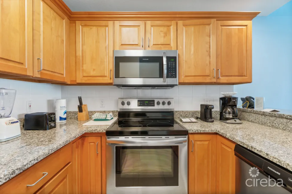CASTAWAY COVE - 2 BED BEACHFRONT CONDO