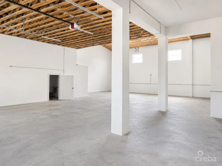 PRIME LOCATION - LEASED INVESTMENT WAREHOUSE