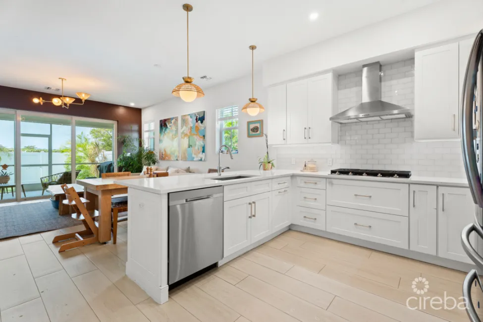 PERIWINKLE 551, 3 BEDROOM TOWNHOME