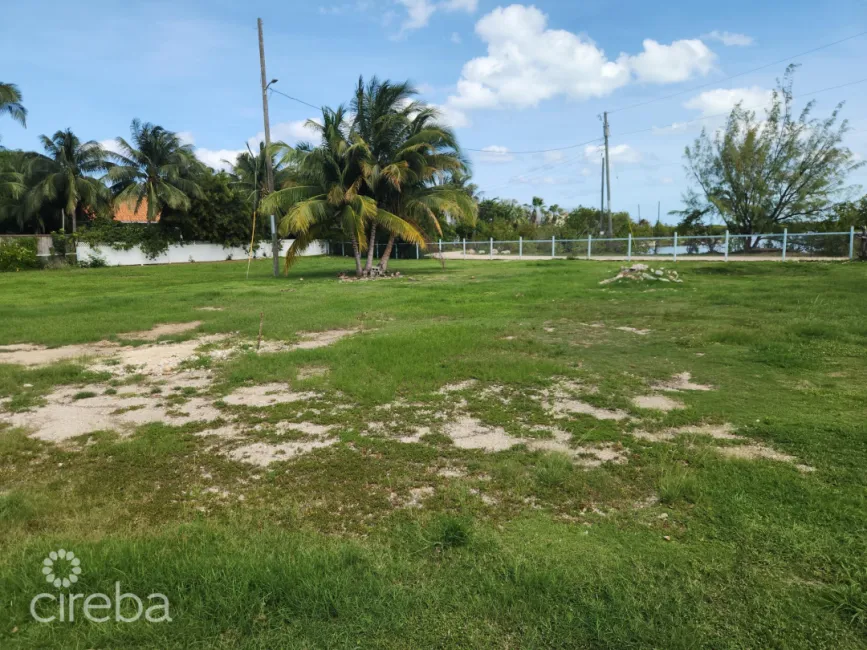 DUPLEX DEVELOPMENT OPPORTUNITY OFF SEVEN MILE CORRIDOR