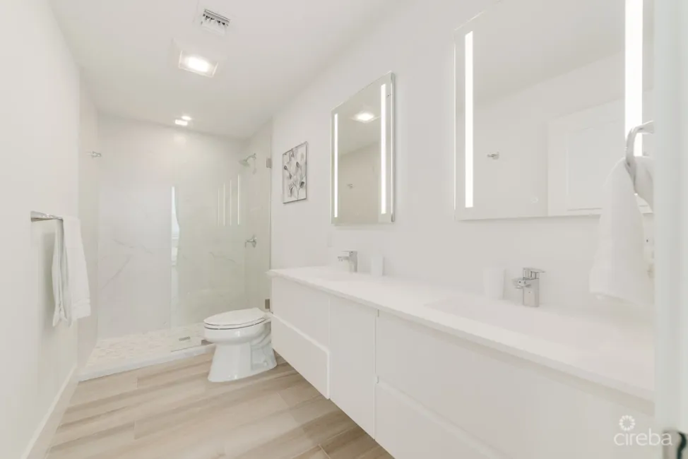 SUNSET POINT - BEAUTIFULLY UPGRADED 3 BED WITH PANORAMIC OCEAN VIEWS