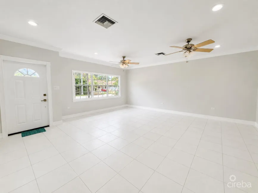 SAVANNAH MEADOWS -BEAUTIFULLY RENOVATED FAMILY HOME
