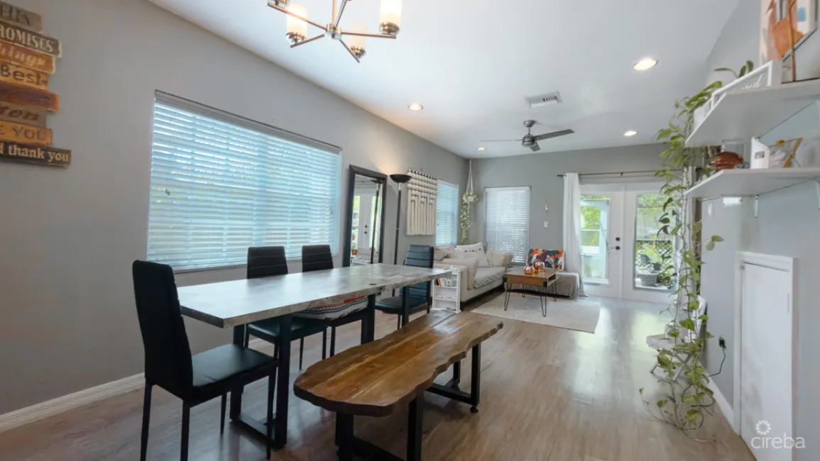GOLDEN SPRINGS END TOWNHOME