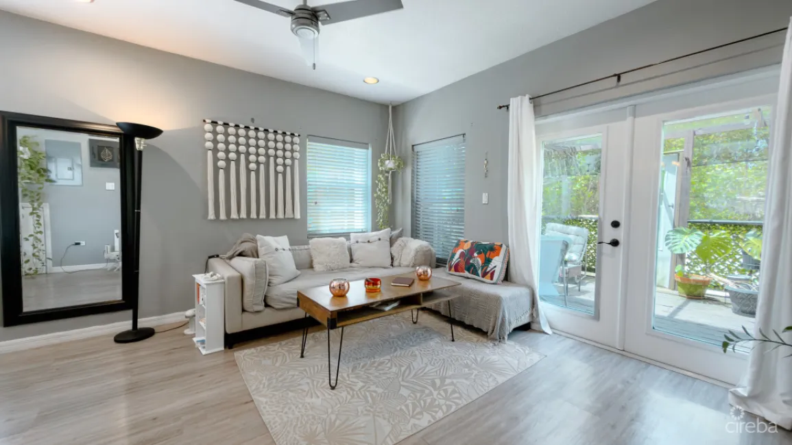 GOLDEN SPRINGS END TOWNHOME