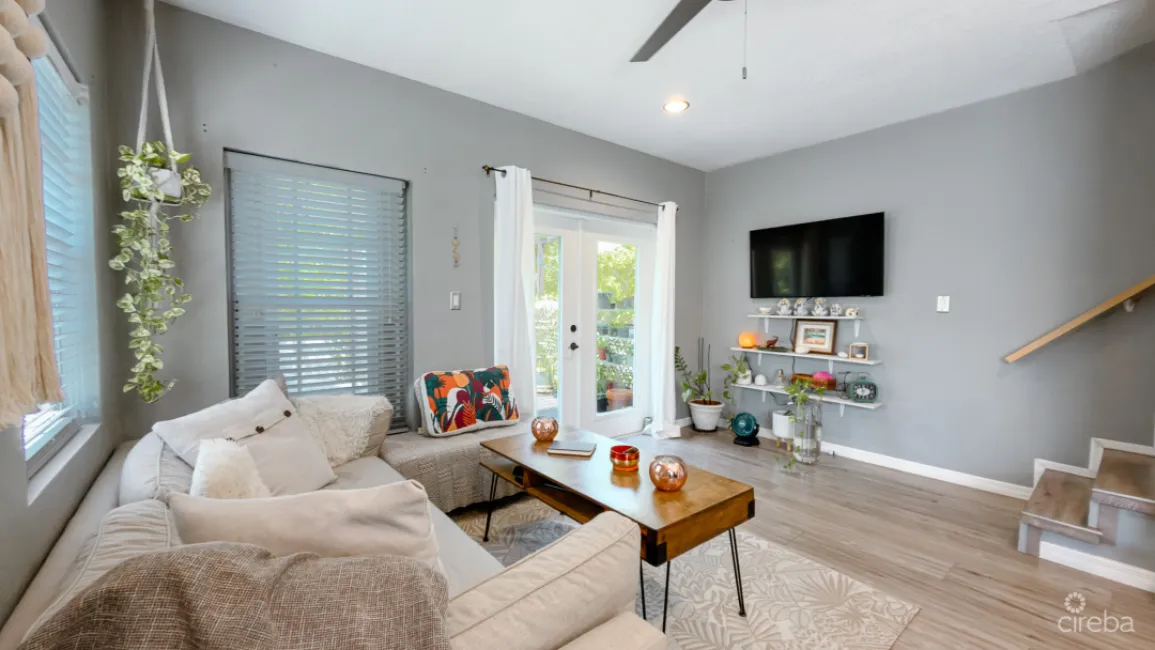 GOLDEN SPRINGS END TOWNHOME