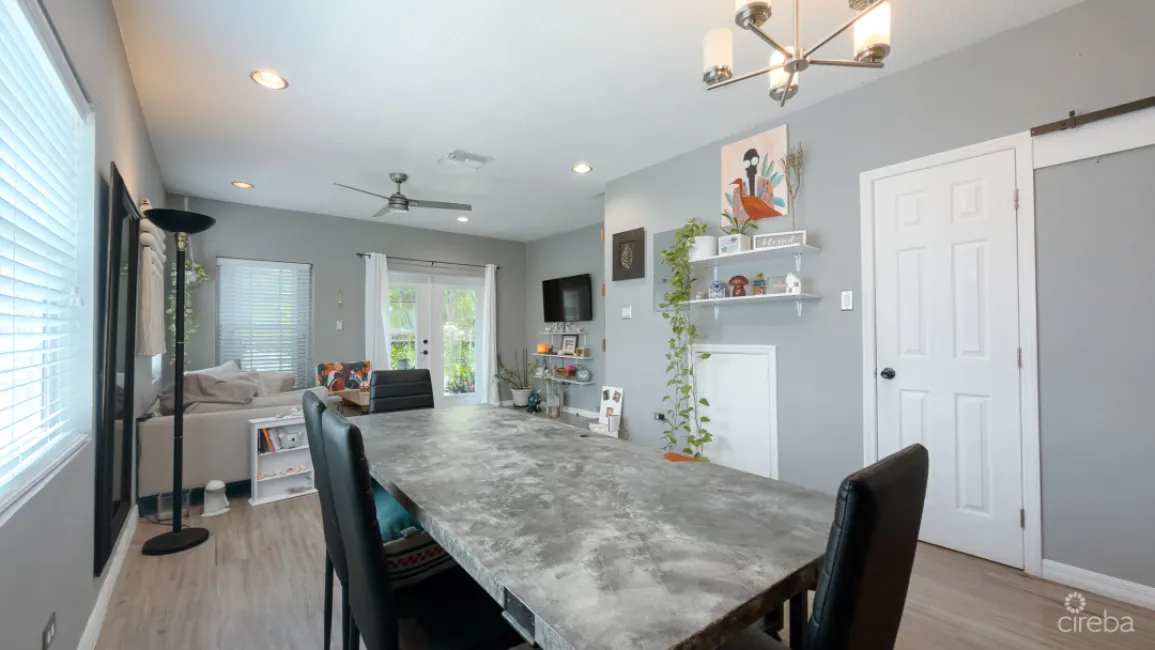 GOLDEN SPRINGS END TOWNHOME