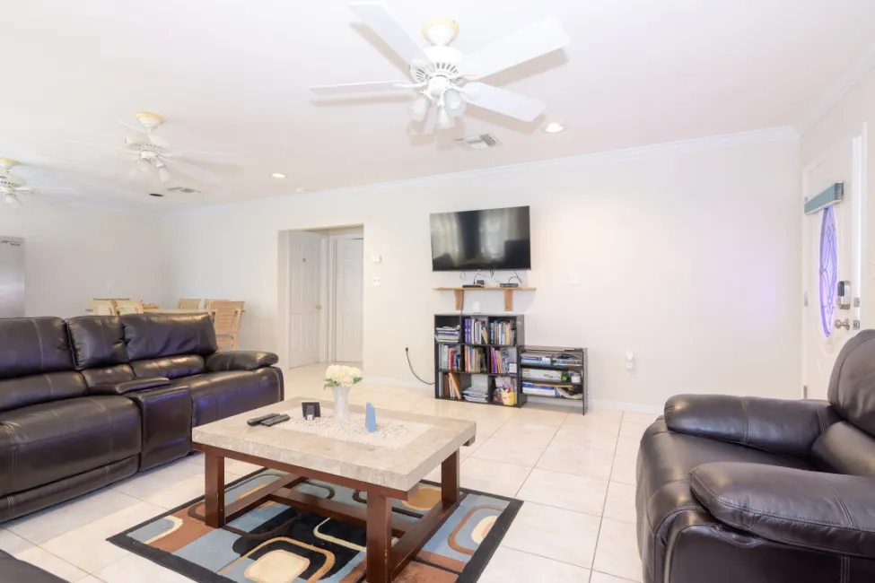 CAYMAN BRAC PIONEER LANE HOUSE AND COTTAGE