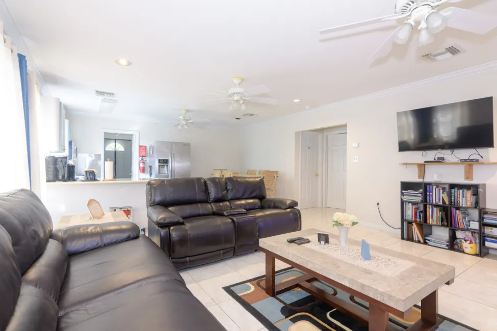 CAYMAN BRAC PIONEER LANE HOUSE AND COTTAGE