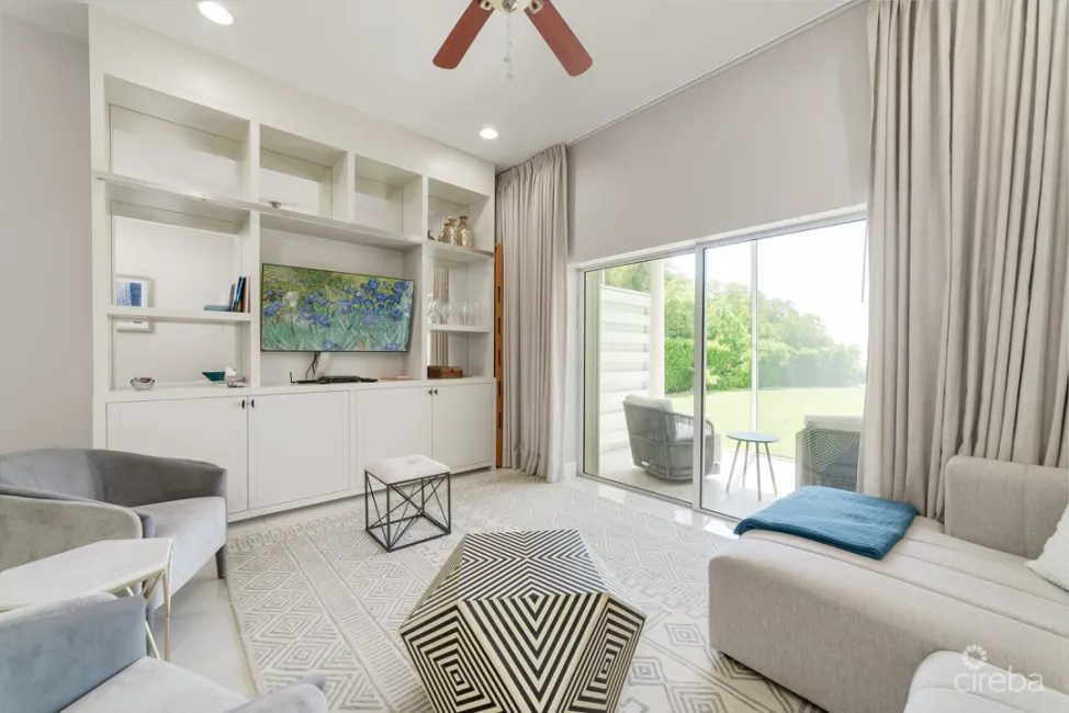 SNUG HARBOUR VILLAS #2 - OCEANFRONT TOWNHOME