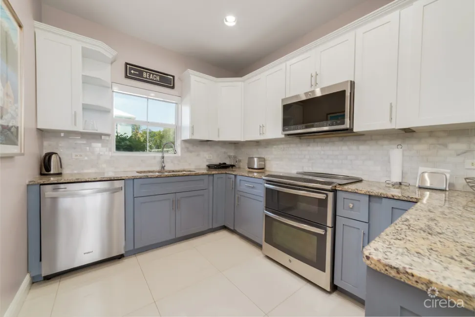 SNUG HARBOUR VILLAS #2 - OCEANFRONT TOWNHOME