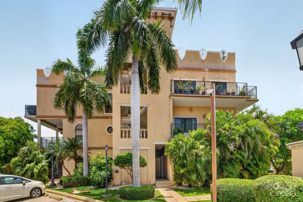 LANTERN POINT 3 BEDROOM CONDO W/ROOFTOP TERRACE