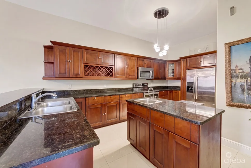 LANTERN POINT 3 BEDROOM CONDO W/ROOFTOP TERRACE