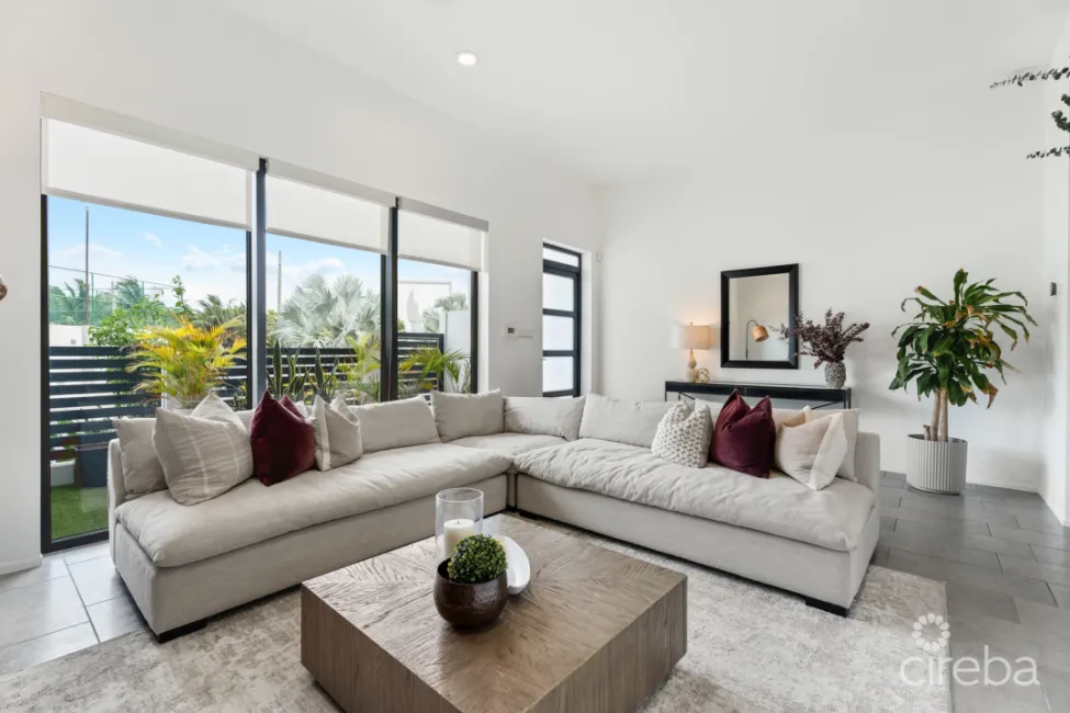 VELA 32, SOUTH SOUND TOWNHOME