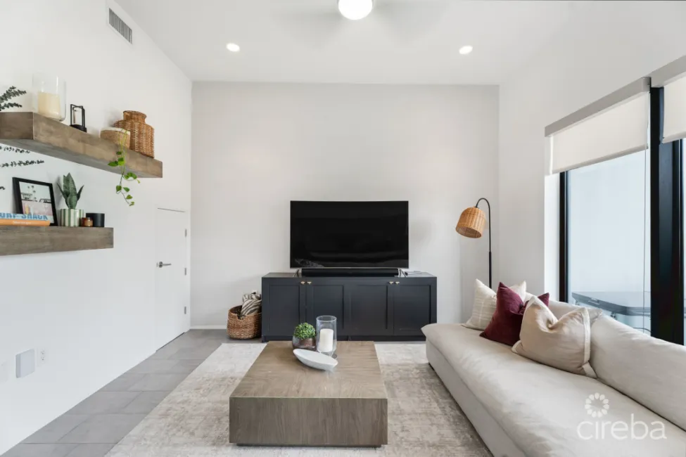 VELA 32, SOUTH SOUND TOWNHOME