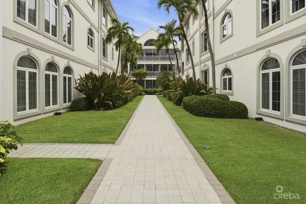 THE SOVEREIGN #12 PENTHOUSE ON SEVEN MILE BEACH