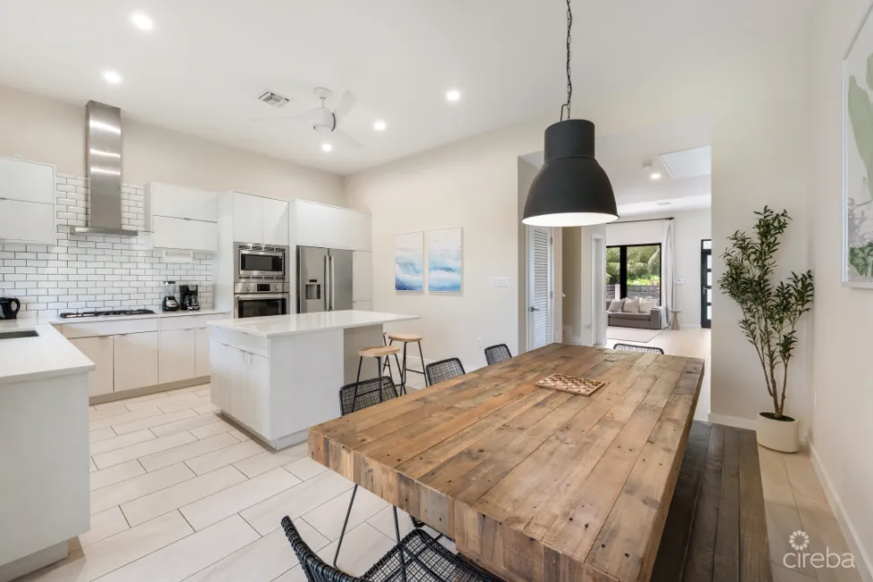 VELA 4 BED TOWNHOUSE