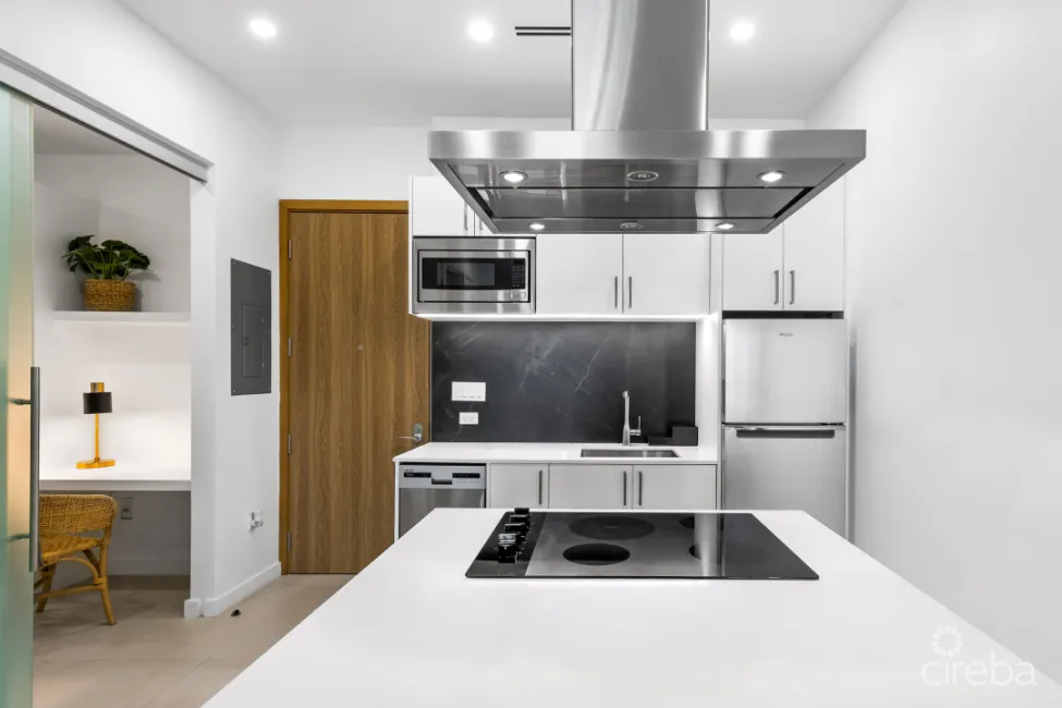 HARBOUR WALK 211, 1 BED + DEN