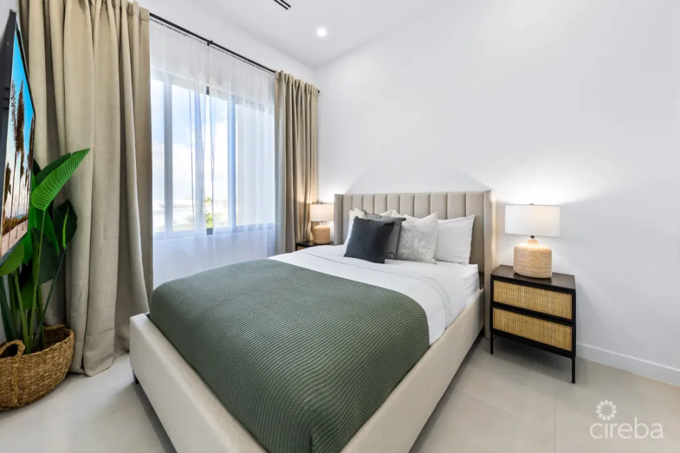 HARBOUR WALK 211, 1 BED + DEN