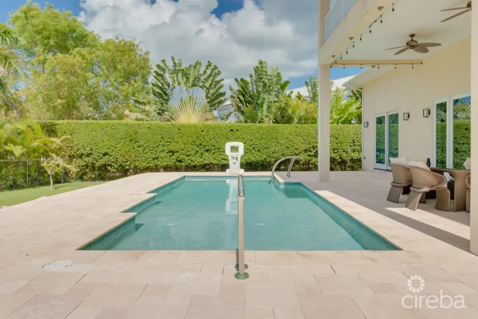 BRITANNIA DRIVE 526, EXECUTIVE FAMILY HOME
