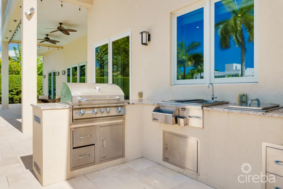BRITANNIA DRIVE 526, EXECUTIVE FAMILY HOME
