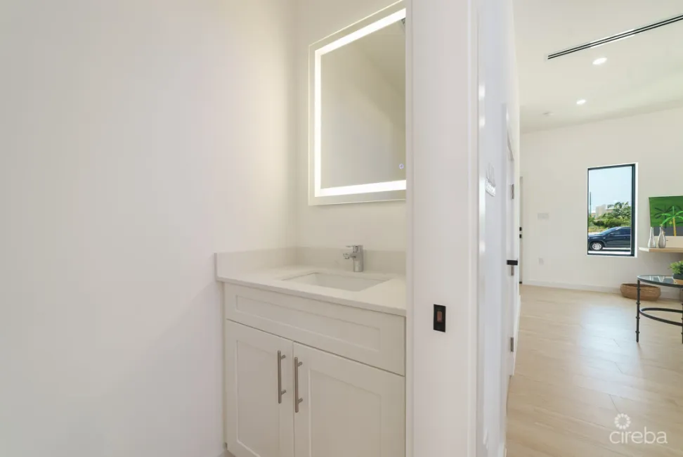 2 BEDROOM, 2.5 BATHROOM DUPLEX IN LOOKOUT GARDEN