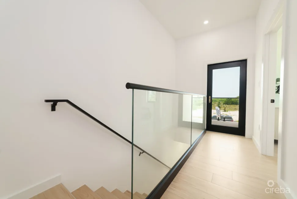 2 BEDROOM, 2.5 BATHROOM DUPLEX IN LOOKOUT GARDEN