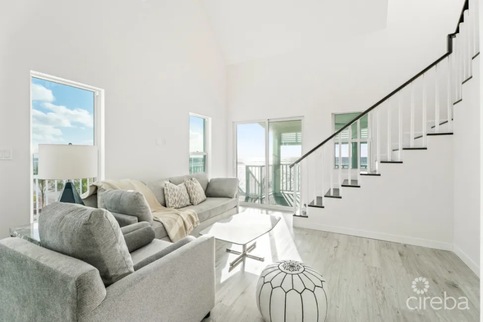 THE PALMS, LITTLE CAYMAN BEACHFRONT COTTAGE