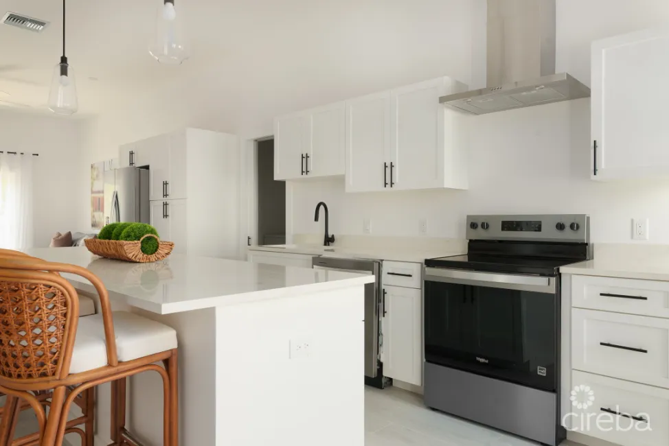 WOODRIDGE - REDBAY. FULLY FURNISHED AND VENDOR PAYS STAMP DUTY