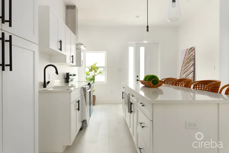 WOODRIDGE - REDBAY. FULLY FURNISHED AND VENDOR PAYS STAMP DUTY