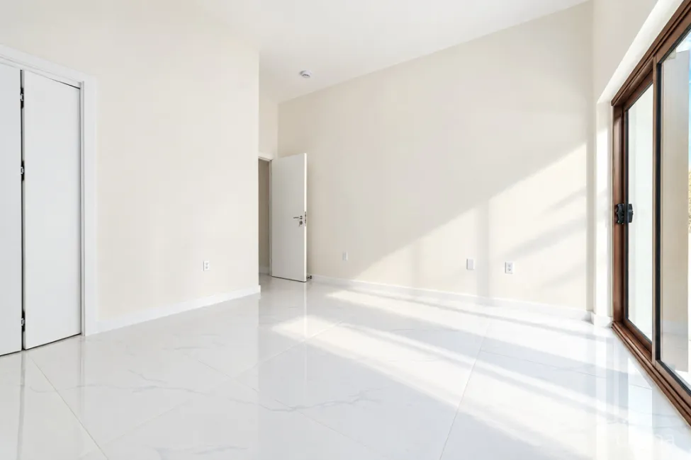 NORTH PALM HEIGHTS - END UNIT #7