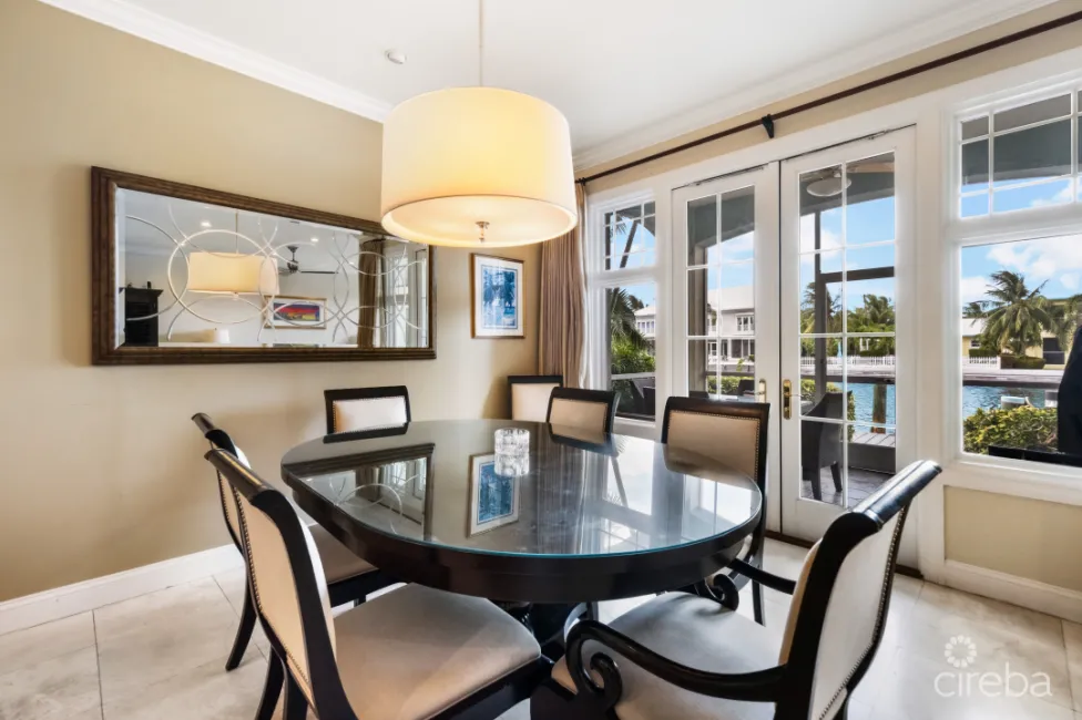 BRITANNIA KINGS COURT WITH TWO DOCK OPTIONS AVAILABLE