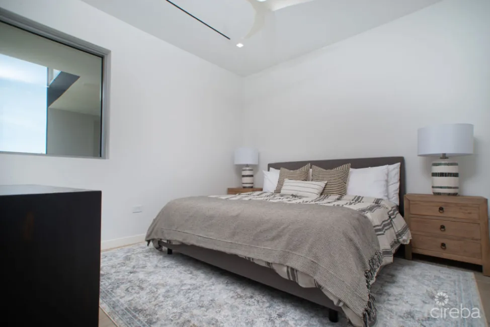 424 ONE CANAL POINT